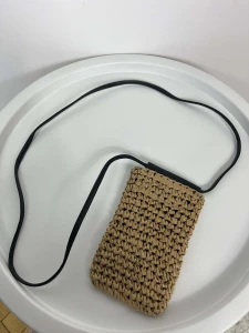 Torebka pleciona na telefon